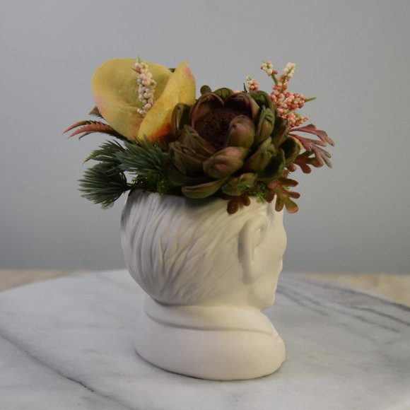 UNIQUE! Vincent Van Gogh bust planter filled with Sola wood succulents - Picture 4 of 10